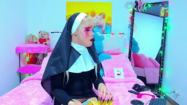 Candy Candy   online show from 10-31-25, 10:44