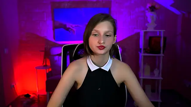Snapshot of EllaHorton chatting on 07-06-26, 01:30 EllaHorton online show from 07-06-26, 01:30