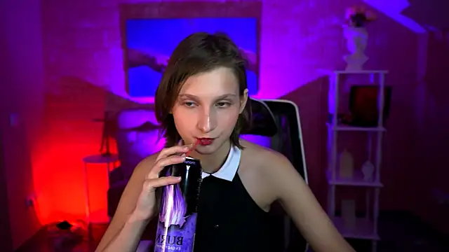 Snapshot of EllaHorton chatting on 07-06-26, 03:03 EllaHorton online show from 07-06-26, 03:03