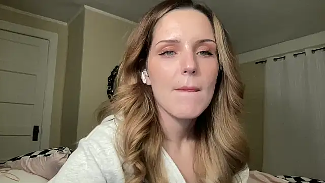 Snapshot of sexylilly69 chatting on 04-29-26, 12:37 sexylilly69 online show from 04-29-26, 12:37