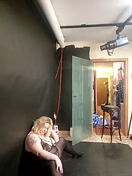 Curvy Lucy online show from 01-02-25, 02:13