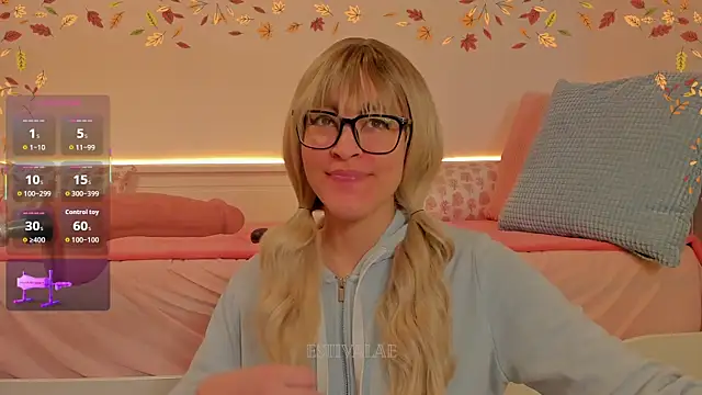 Snapshot of estivalae chatting on 10-16-25, 10:49 estivalae online show from 10-16-25, 10:49