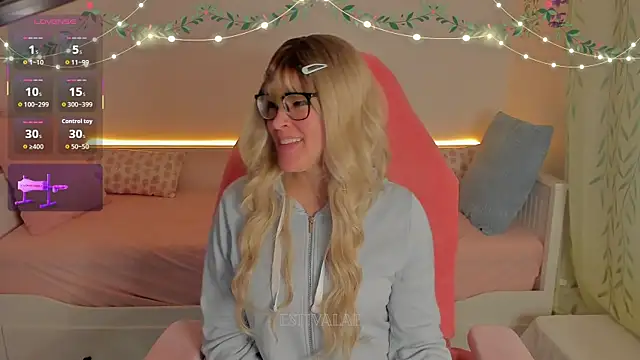 Snapshot of estivalae chatting on 12-15-25, 11:58 estivalae online show from 12-15-25, 11:58