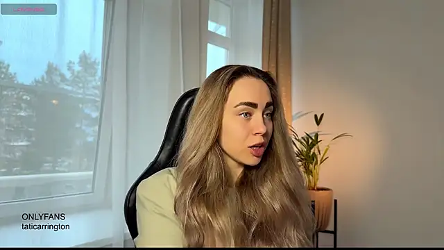 hotexclusive  online show from 10-20-25, 04:02