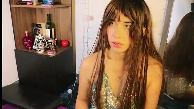 Snapshot of _lucy_white_ chatting on 12-30-24, 02:20  lucy white  online show from 12-30-24, 02:20