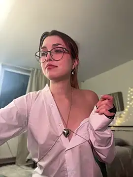 Snapshot of Evangeline_Lawrence_ chatting on 03-11-25, 05:02 Evangeline Lawrence  online show from 03-11-25, 05:02