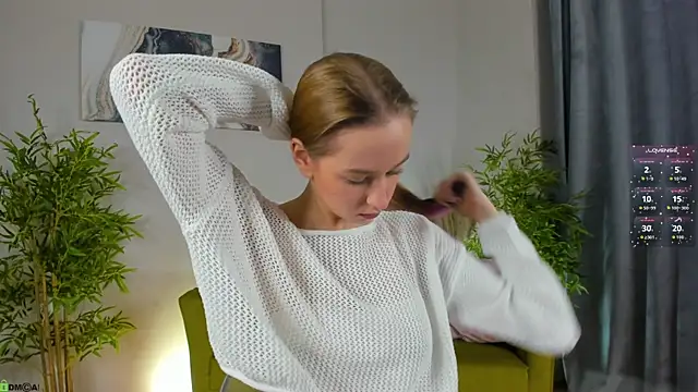 Snapshot of Sweett_Monica chatting on 11-25-25, 01:05 Sweett Monica online show from 11-25-25, 01:05