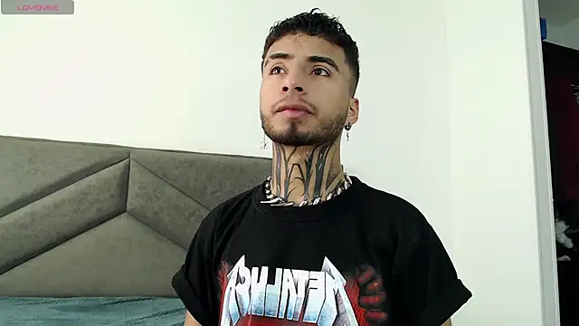 JuanCamiilo 66 online show from 03-02-25, 05:47