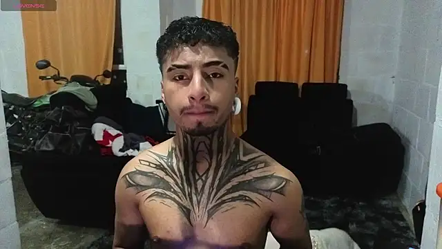 JuanCamiilo 66 online show from 05-10-26, 02:39