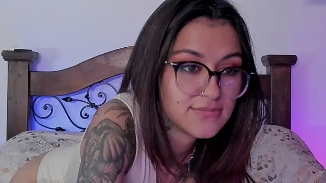 Snapshot of noemi_foxxx chatting on 01-17-25, 02:28 noemi foxxx online show from 01-17-25, 02:28