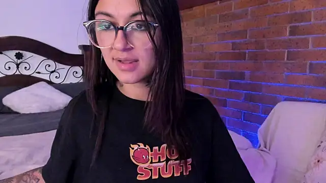 Snapshot of noemi_foxxx chatting on 02-11-25, 03:51 noemi foxxx online show from 02-11-25, 03:51