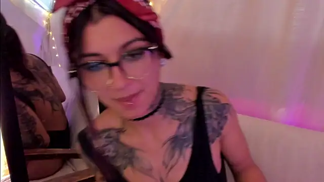 Snapshot of noemi_foxxx chatting on 02-26-25, 04:24 noemi foxxx online show from 02-26-25, 04:24