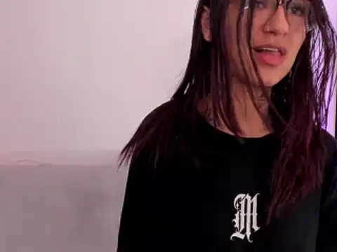 Snapshot of noemi_foxxx chatting on 03-15-25, 04:02 noemi foxxx online show from 03-15-25, 04:02