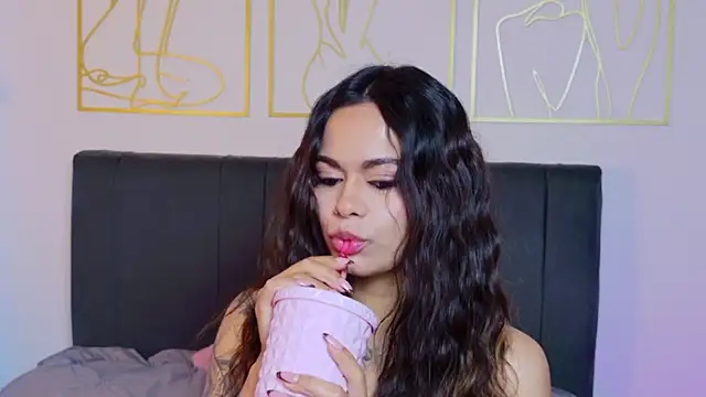 Snapshot of summer_holiday chatting on 10-14-25, 06:36 summer holiday online show from 10-14-25, 06:36