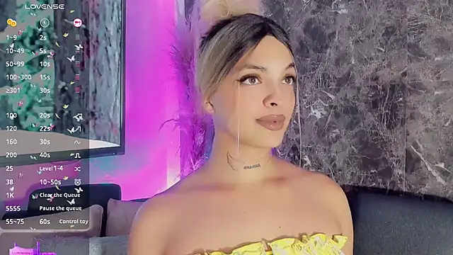 Emmaa Saenz  online show from 02-06-25, 11:15