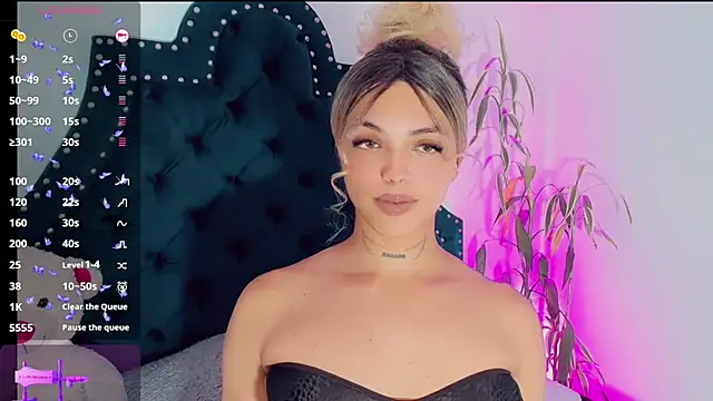 Emmaa Saenz  online show from 02-22-25, 01:00