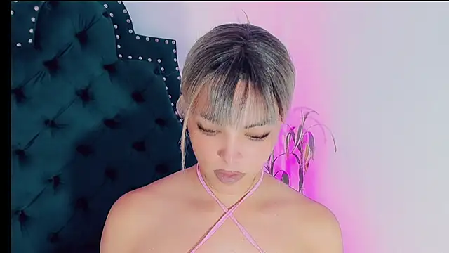 Emmaa Saenz  online show from 03-04-25, 11:43