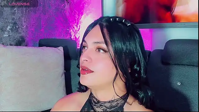 Emmaa Saenz  online show from 10-30-25, 09:59