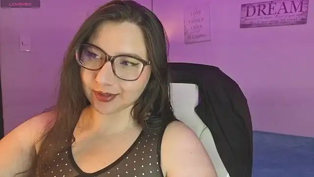 Snapshot of Roxxanne_Bail chatting on 04-15-26, 04:30 Roxxanne Bail online show from 04-15-26, 04:30