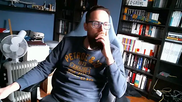 Snapshot of MeSteff chatting on 12-14-24, 10:56 MeSteff online show from 12-14-24, 10:56