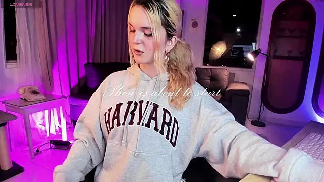 misschloe   online show from 01-03-25, 11:55