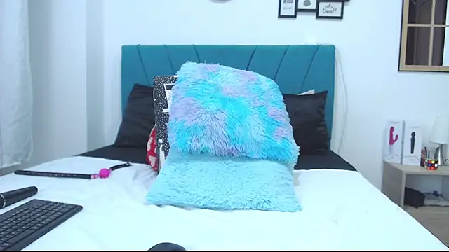 kamila lopez online show from 01-18-25, 01:52