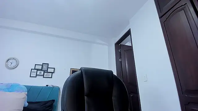 kamila lopez online show from 10-21-25, 10:43