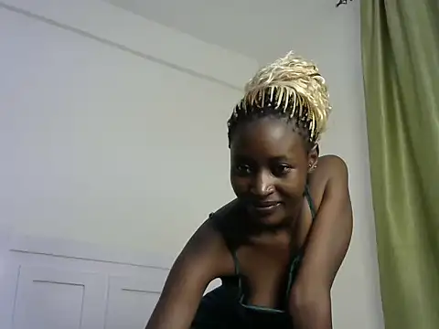 Snapshot of thicky_anncy chatting on 12-15-24, 01:35 thicky anncy online show from 12-15-24, 01:35