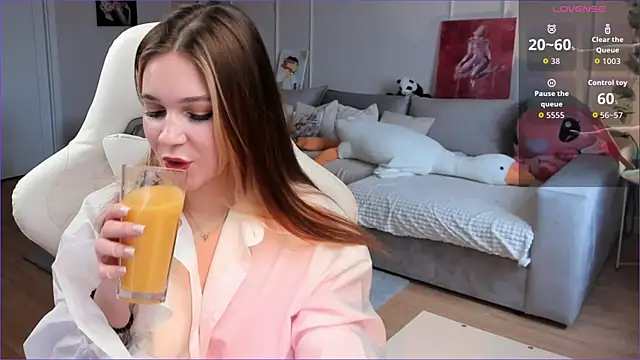 Frau Lina online show from 05-01-26, 03:16