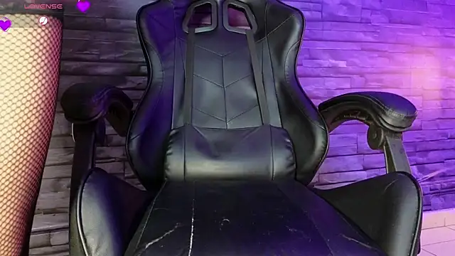 Snapshot of Rose_baker_ chatting on 02-13-25, 05:54 Rose baker online show from 02-13-25, 05:54