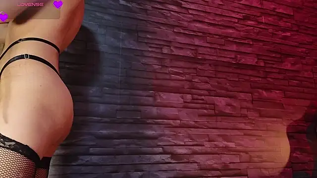 Snapshot of Rose_baker_ chatting on 02-19-25, 11:28 Rose baker online show from 02-19-25, 11:28