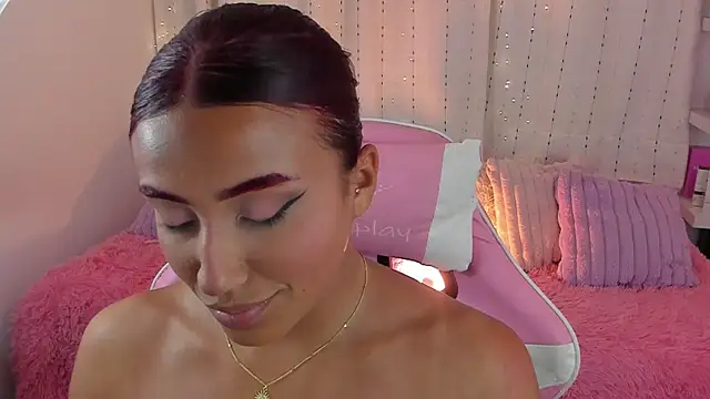 Snapshot of veronicaxx69 chatting on 09-19-25, 12:45 veronicaxx69 online show from 09-19-25, 12:45