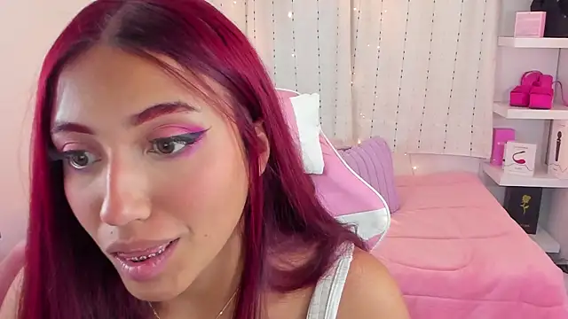 Snapshot of veronicaxx69 chatting on 09-24-25, 02:04 veronicaxx69 online show from 09-24-25, 02:04