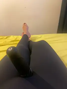 Snapshot of Ceyceys chatting on 10-12-25, 02:49 Ceyceys online show from 10-12-25, 02:49