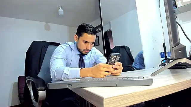 Snapshot of thesexlawyer1 chatting on 10-29-25, 08:10 thesexlawyer1 online show from 10-29-25, 08:10