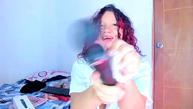 Emily Coper18 online show from 06-06-26, 01:54