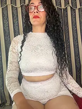 Snapshot of JULYSEX1 chatting on 06-11-26, 02:15 JULYSEX1 online show from 06-11-26, 02:15