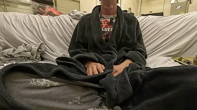 Snapshot of joeiandola chatting on 02-15-26, 04:25 joeiandola online show from 02-15-26, 04:25