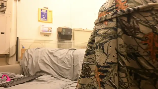 Snapshot of joeiandola chatting on 03-18-26, 06:33 joeiandola online show from 03-18-26, 06:33