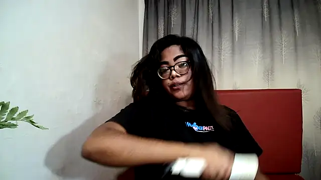 Snapshot of Indian_Lola00 chatting on 02-14-25, 09:32 Indian Lola00 online show from 02-14-25, 09:32