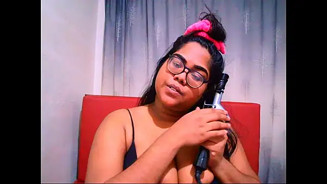 Snapshot of Indian_Lola00 chatting on 09-26-25, 05:06 Indian Lola00 online show from 09-26-25, 05:06