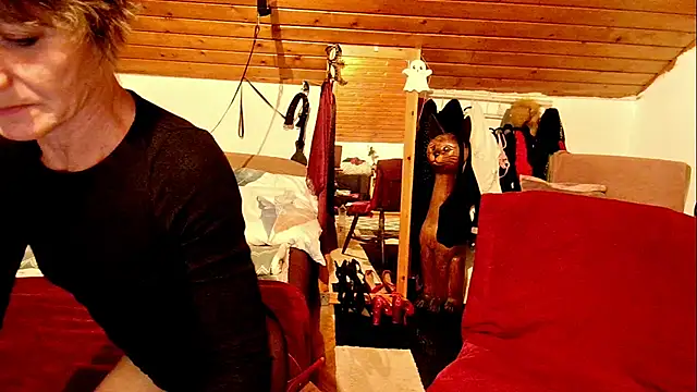 Snapshot of Hot_Colettte chatting on 11-16-25, 08:58 Hot Colettte online show from 11-16-25, 08:58