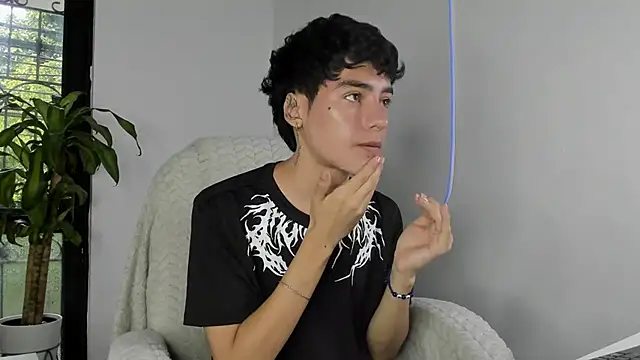 Snapshot of sebas_rose chatting on 09-24-25, 12:08 sebas rose online show from 09-24-25, 12:08