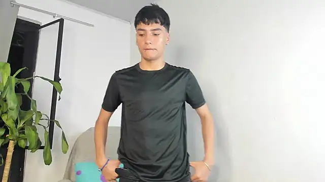 Snapshot of sebas_rose chatting on 10-19-25, 12:11 sebas rose online show from 10-19-25, 12:11