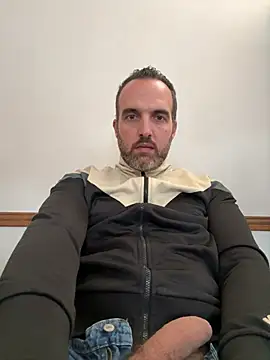 Snapshot of leon3875 chatting on 02-19-26, 03:30 leon3875 online show from 02-19-26, 03:30