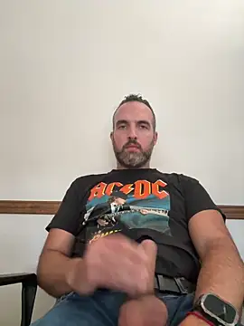 Snapshot of leon3875 chatting on 03-30-26, 03:24 leon3875 online show from 03-30-26, 03:24