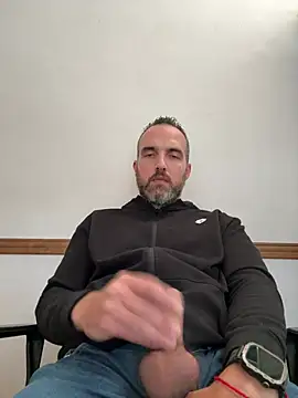 Snapshot of leon3875 chatting on 04-01-26, 03:42 leon3875 online show from 04-01-26, 03:42