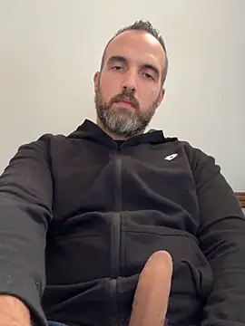 Snapshot of leon3875 chatting on 04-08-26, 03:23 leon3875 online show from 04-08-26, 03:23