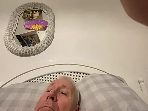 Snapshot of Bossinmidd12 chatting on 12-07-24, 09:33 Bossinmidd12 online show from 12-07-24, 09:33