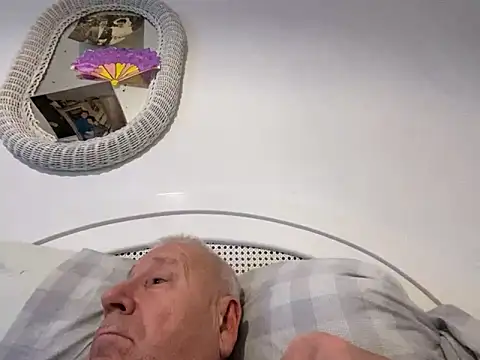 Snapshot of Bossinmidd12 chatting on 12-22-24, 09:31 Bossinmidd12 online show from 12-22-24, 09:31